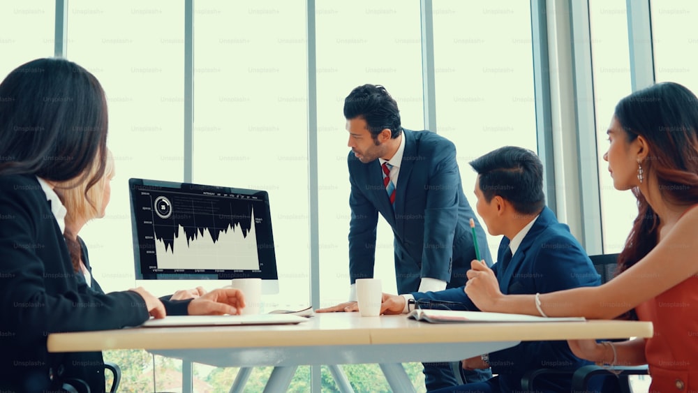 Technologie d’analyse visuelle des données d’entreprise par un logiciel informatique créatif. Concept de données numériques pour l’analyse marketing et la prise de décision d’investissement.