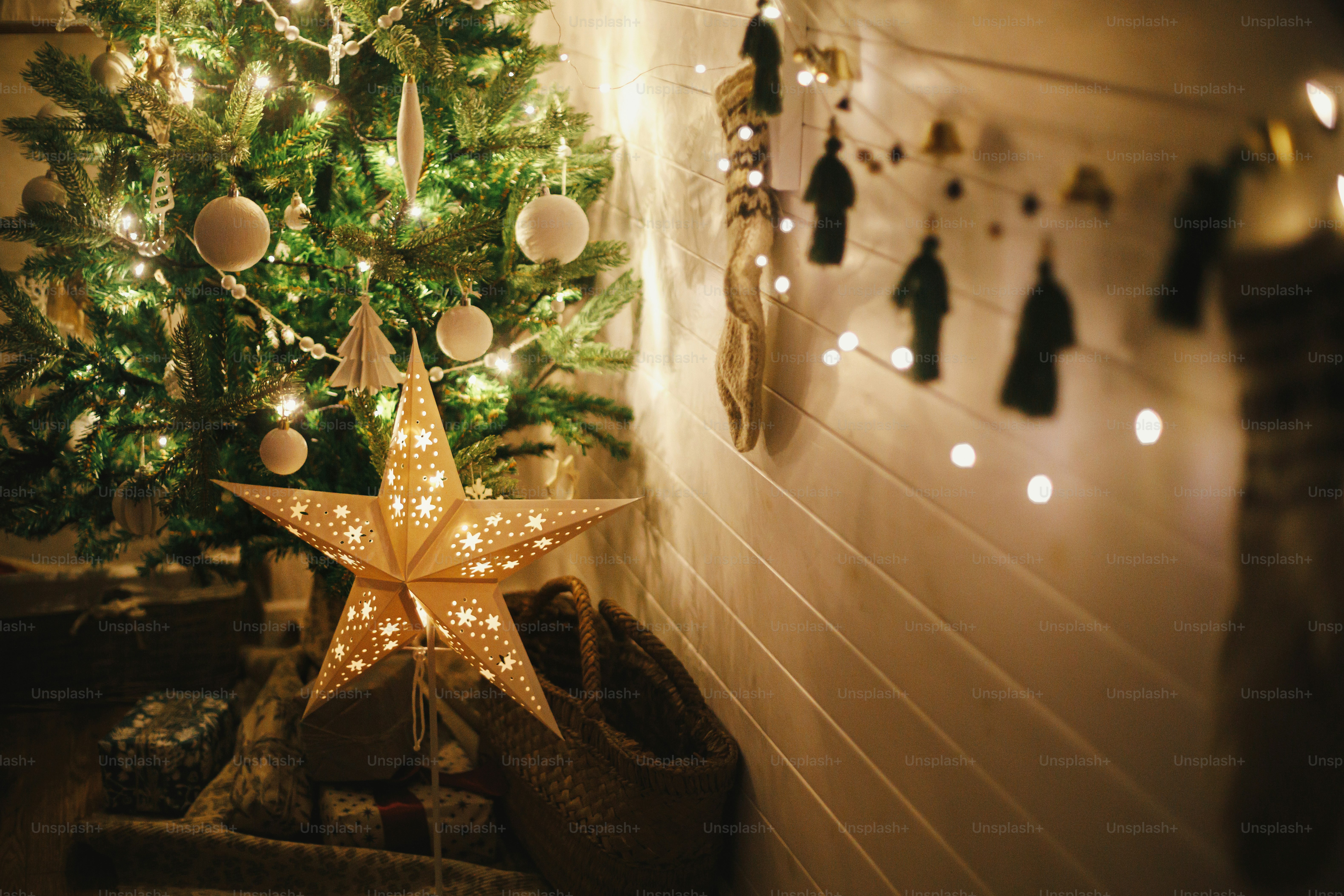 Albero di Natale con corde luminose foto – Immagine gratis di Inverno su  Unsplash, image size:3000x2000