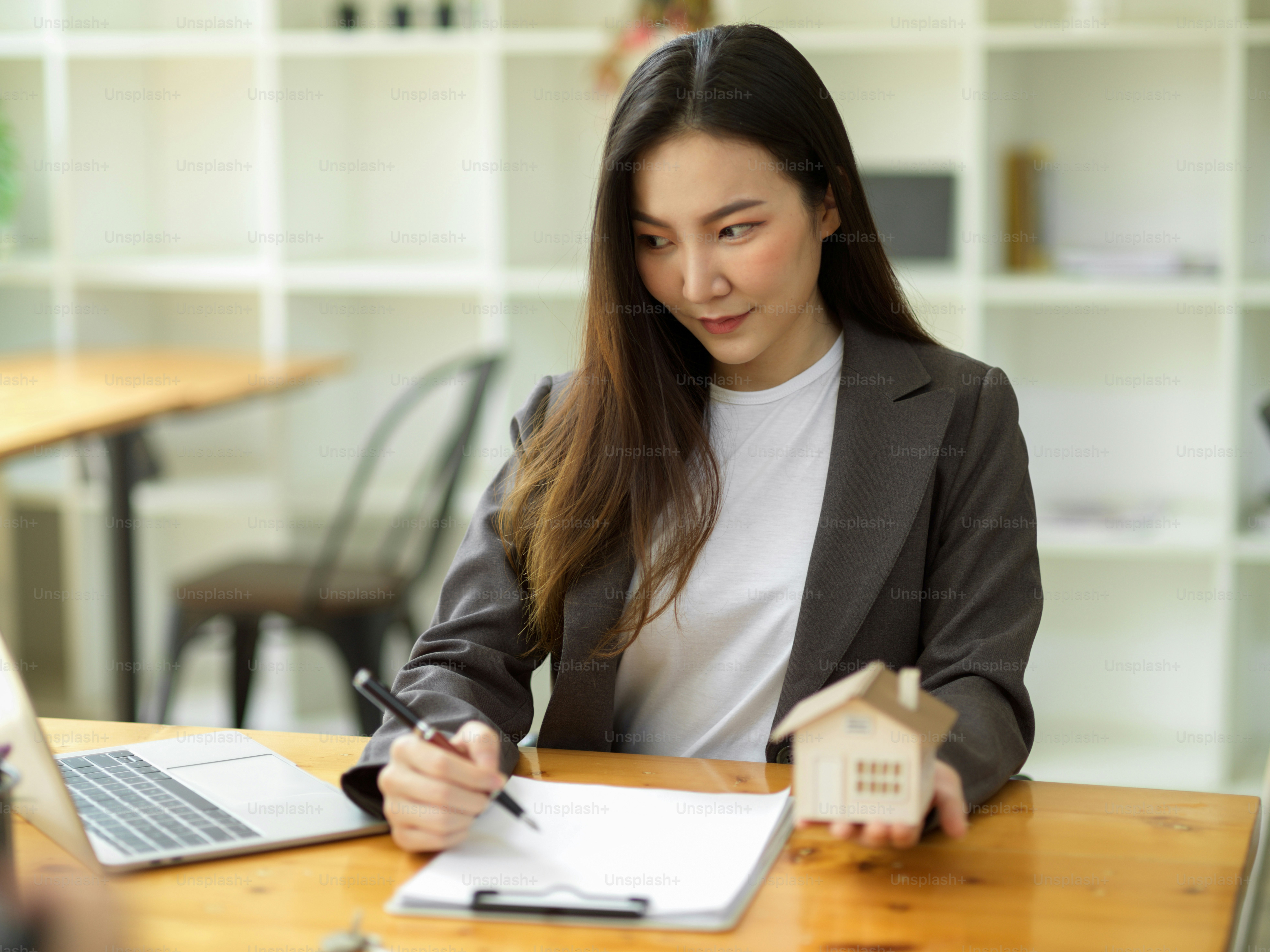 Professional female real estate agent making a renting contract ...