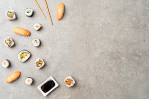 Buntes Sushi im Hintergrund mit Copyspace