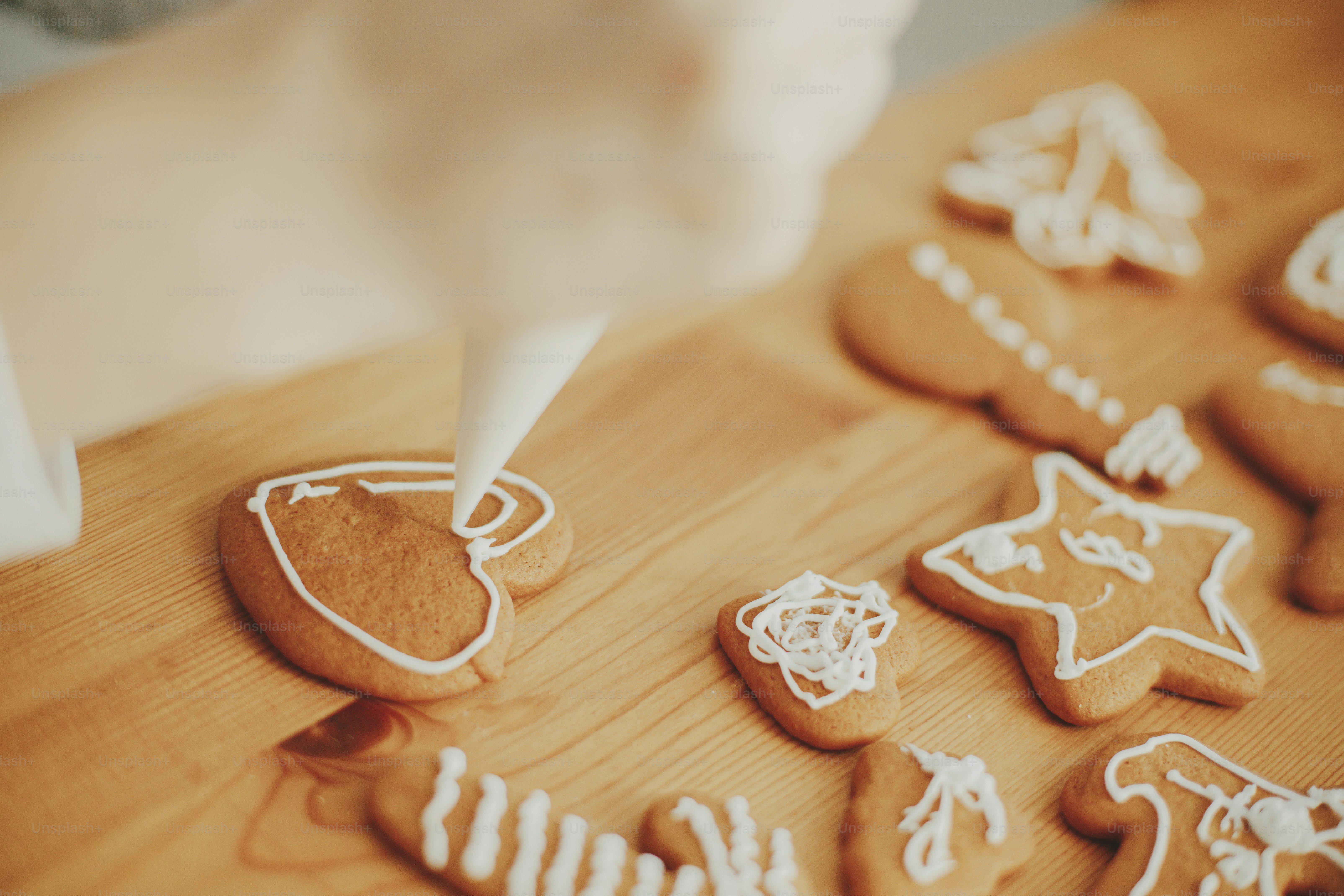 Biscotti allo zenzero decorati con brutto brutto brutto brutto foto –  Immagine di Natale su Unsplash, image size:3000x2000