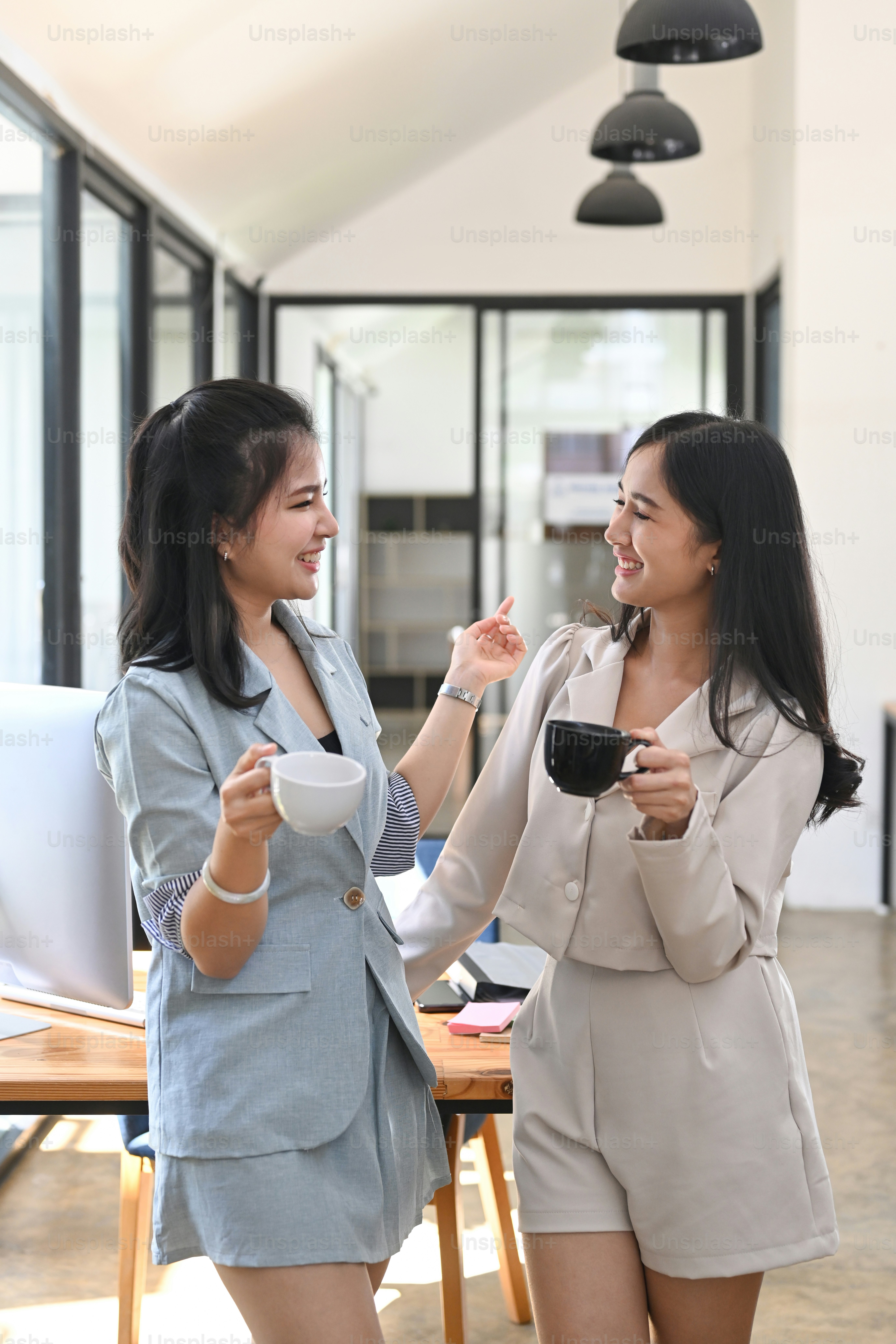 Business colleagues drinking tea or coffee during break at office ...