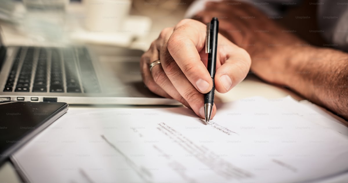 Focus of businessman hand sign document. photo – Business Image on Unsplash