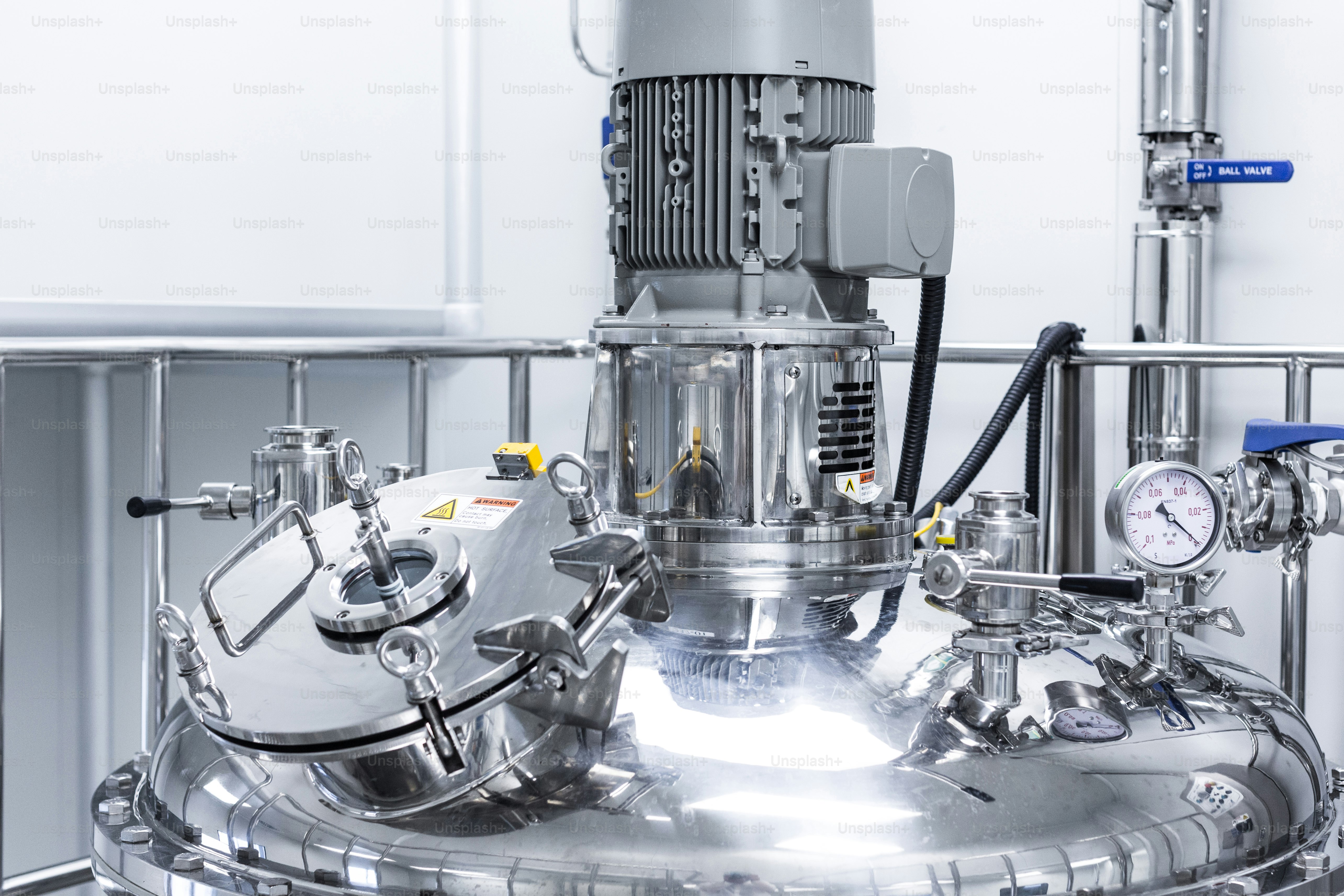 image de l'usine, équipement de salle blanche et machines en acier inoxydable