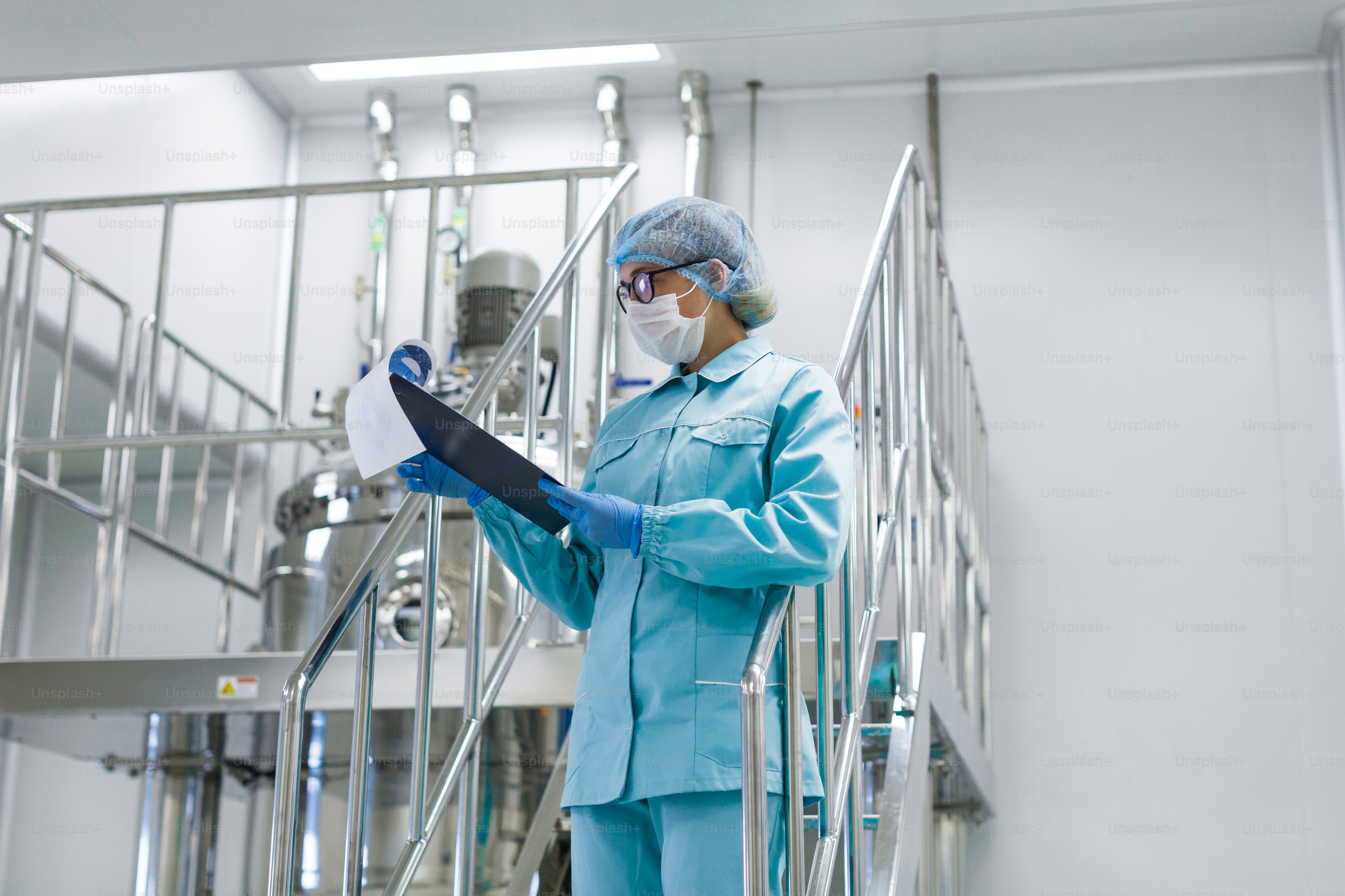 Cleanroom Garments & Isolation Suits