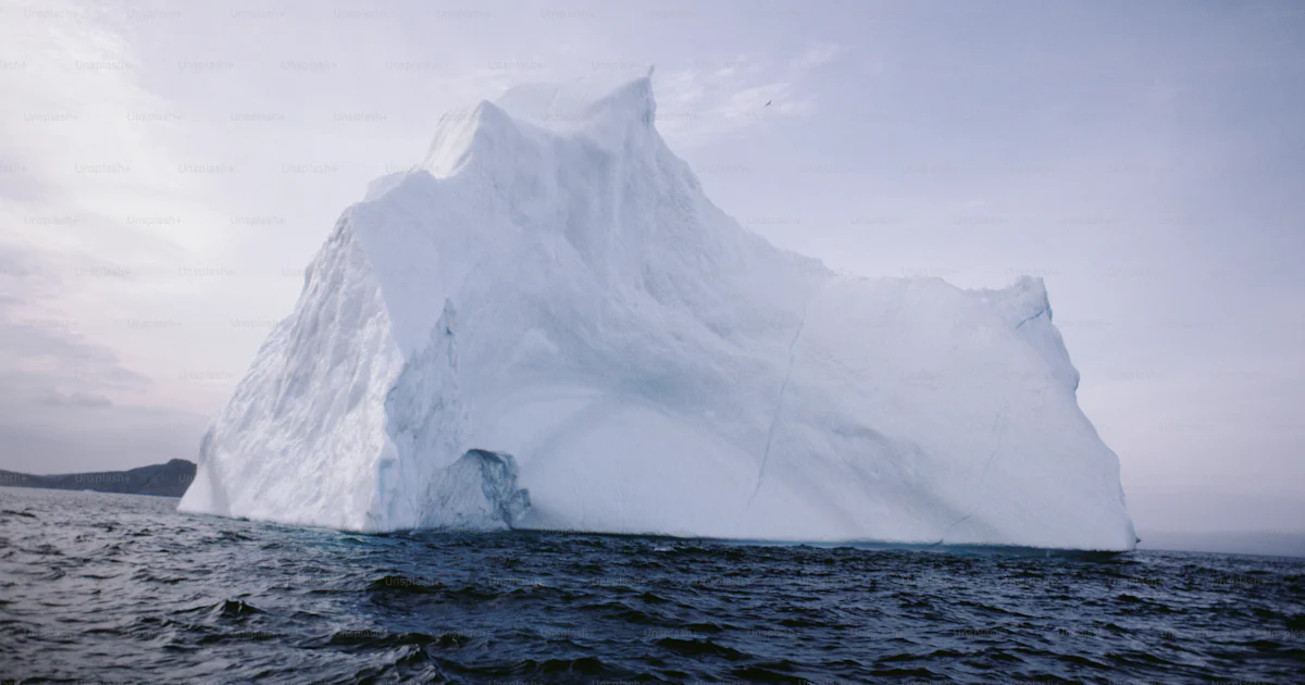 A large iceberg floating in the middle of the ocean photo – Iceberg ...
