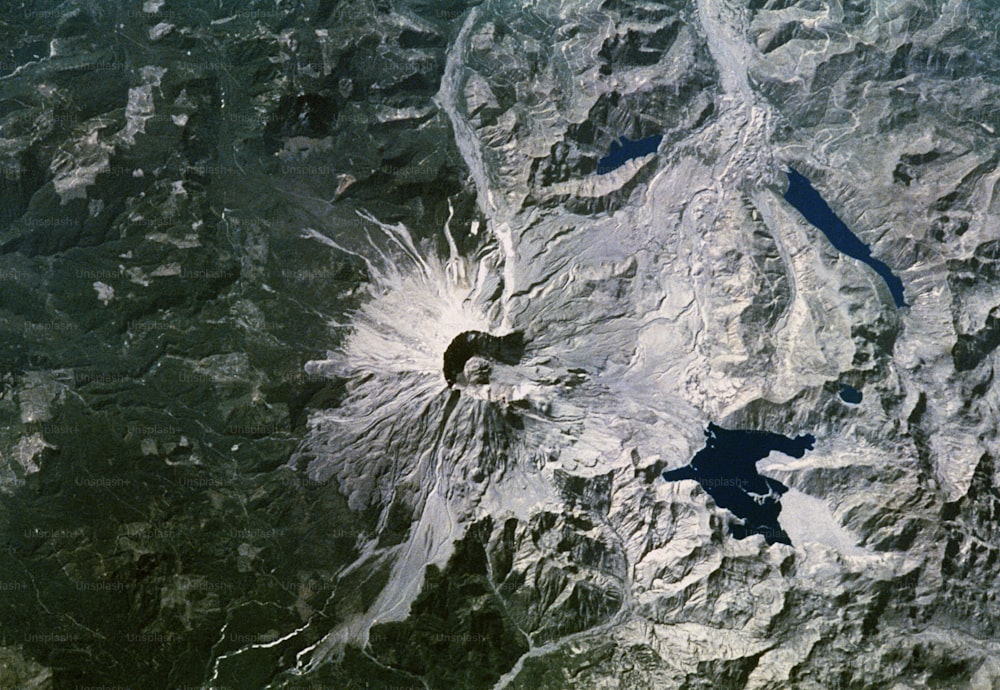 Ein Satellitenbild eines Gebirges