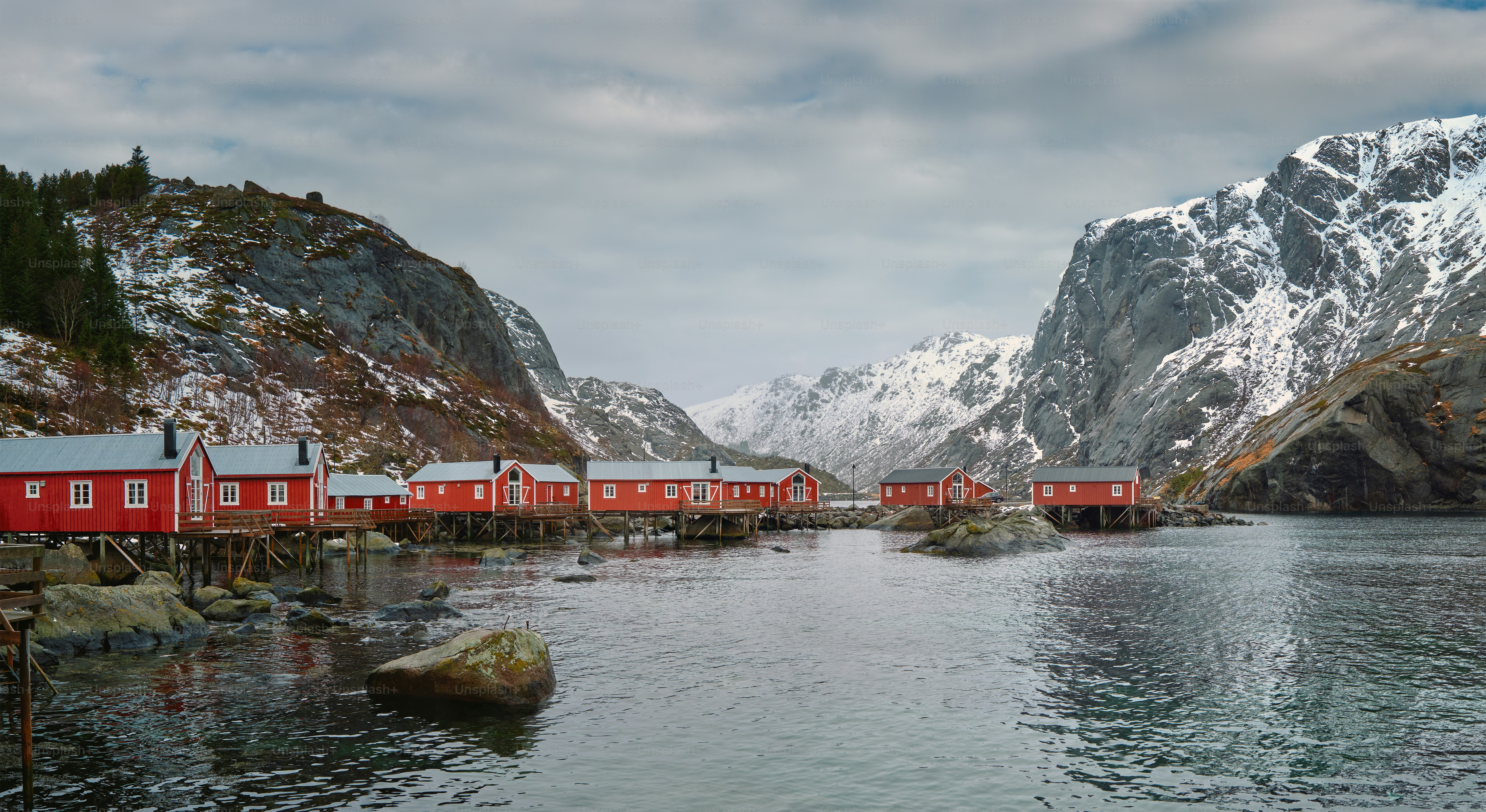 Panorama of Nusfjord authentic fishing village in winter. Lofoten islands,  Norway photo – House Image on Unsplash, image size:3000x1640