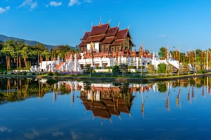 호캄 루앙 태국 치앙의 로얄 플로라 라차프룩 태국 스타일.