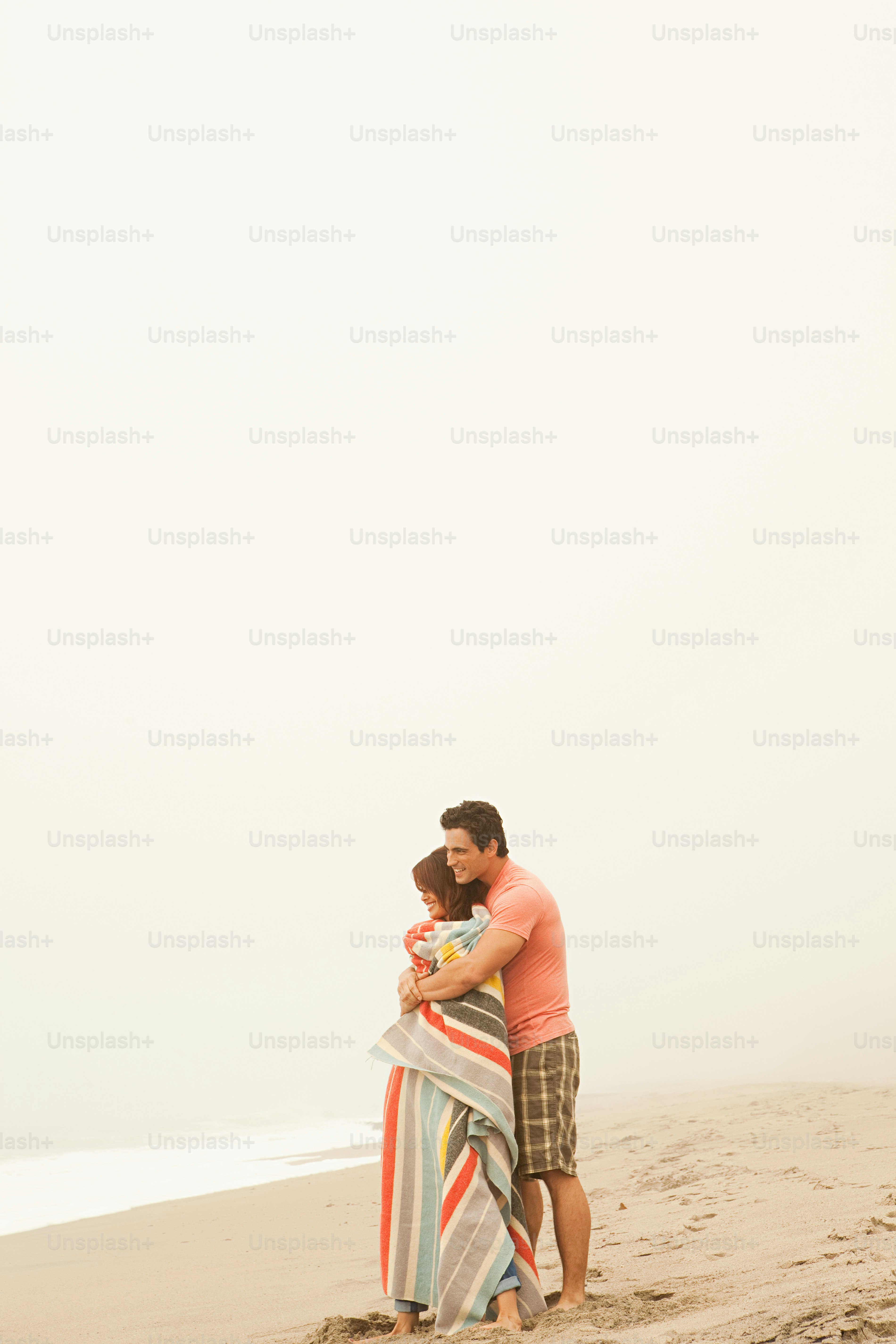 A man and a woman hug on the beach photo – Girlfriend and boyfriend ...