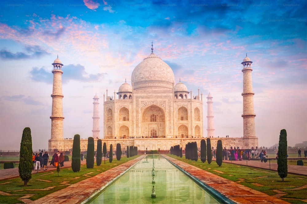 Taj Mahal. Simbolo indiano e famosa destinazione turistica - sfondo di viaggio in India. Agra, India