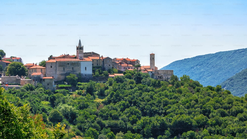 Cidade velha de Labin no topo da montanha em Istria, Croácia, Europa.