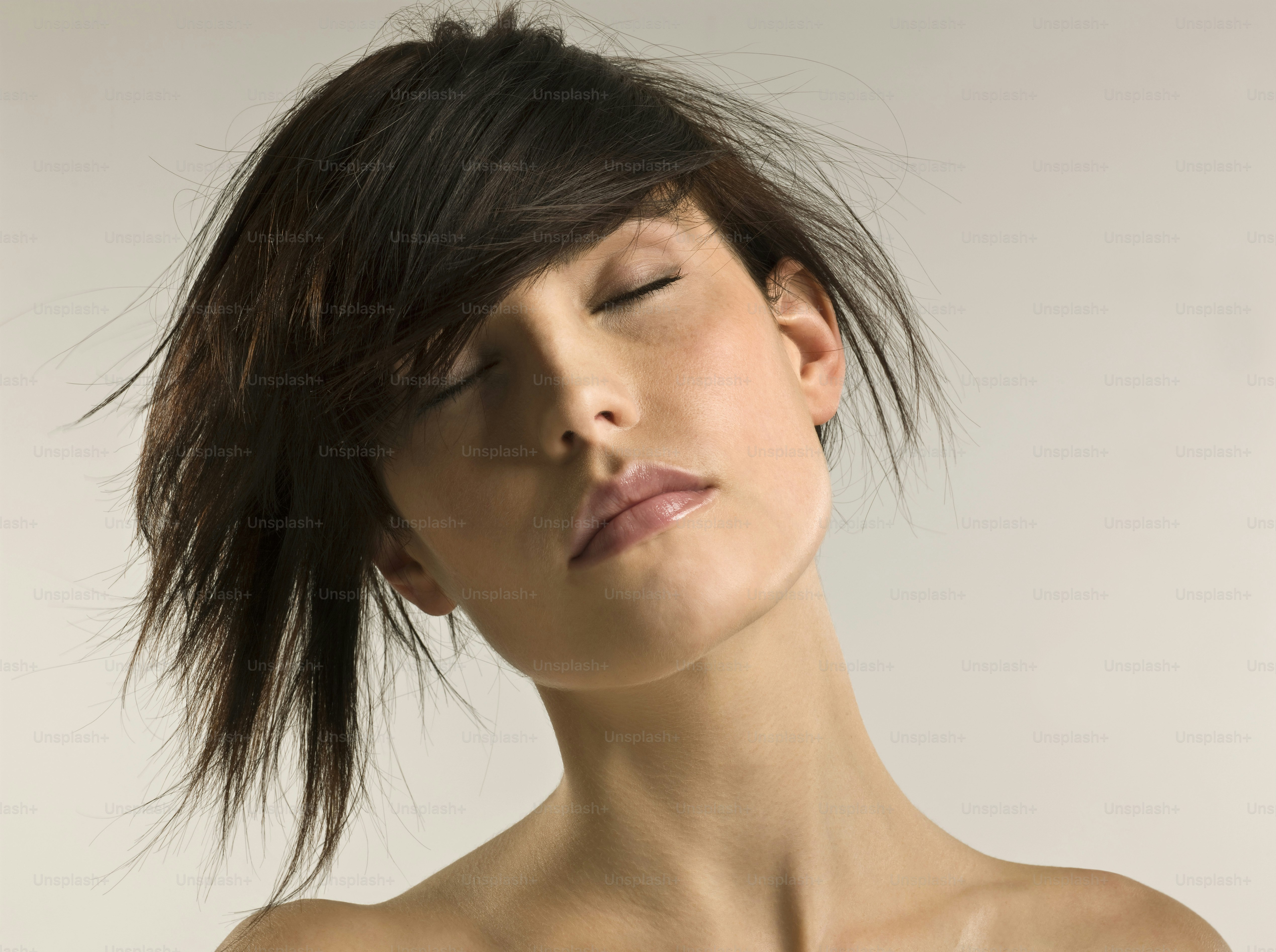 premium_photo-1661891163995-444754811395?ixid=M3wxMjA3fDB8MXxzZWFyY2h8MTN8fG9yZ2FuaWMlMjBoYWlyJTIwZ3Jvd3RoJTIwc2VydW0lMkN8ZW58MHx8fHwxNzYxODkxODU3fDA\u0026ixlib=rb-4.1.0