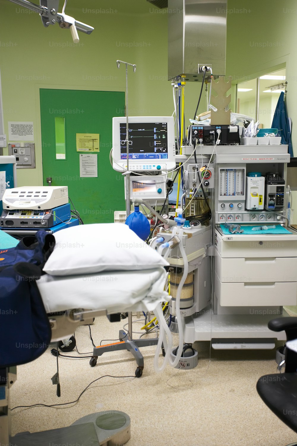 a hospital room filled with medical equipment and equipment