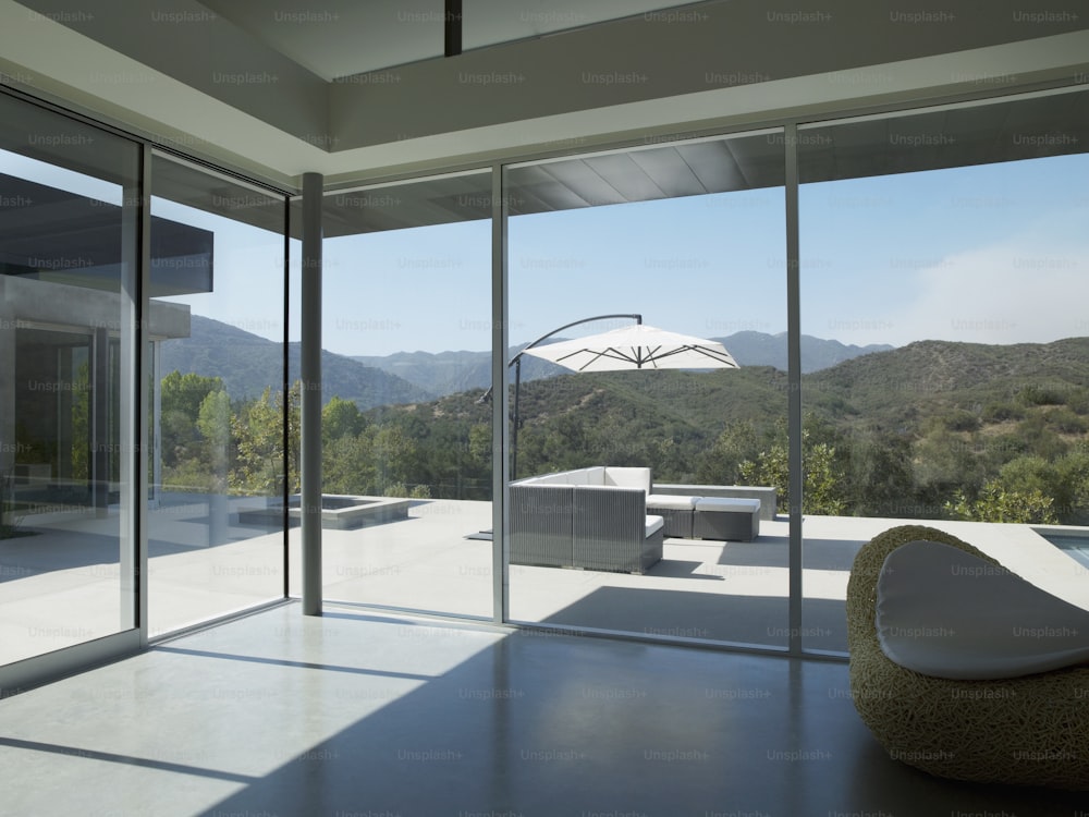 Habitación con vistas a las montañas y a los árboles