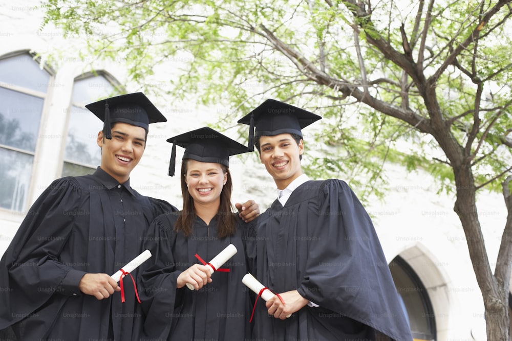 a group of people in graduation gowns posing for a picture