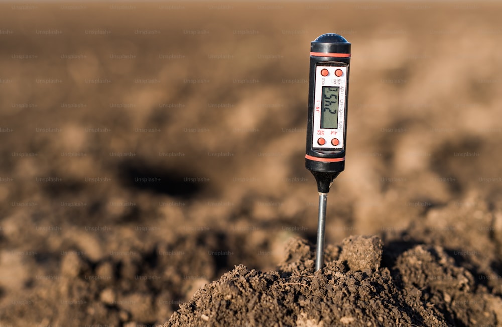 Compteur de sol pour mesurer le pH, la température et l’humidité au champ