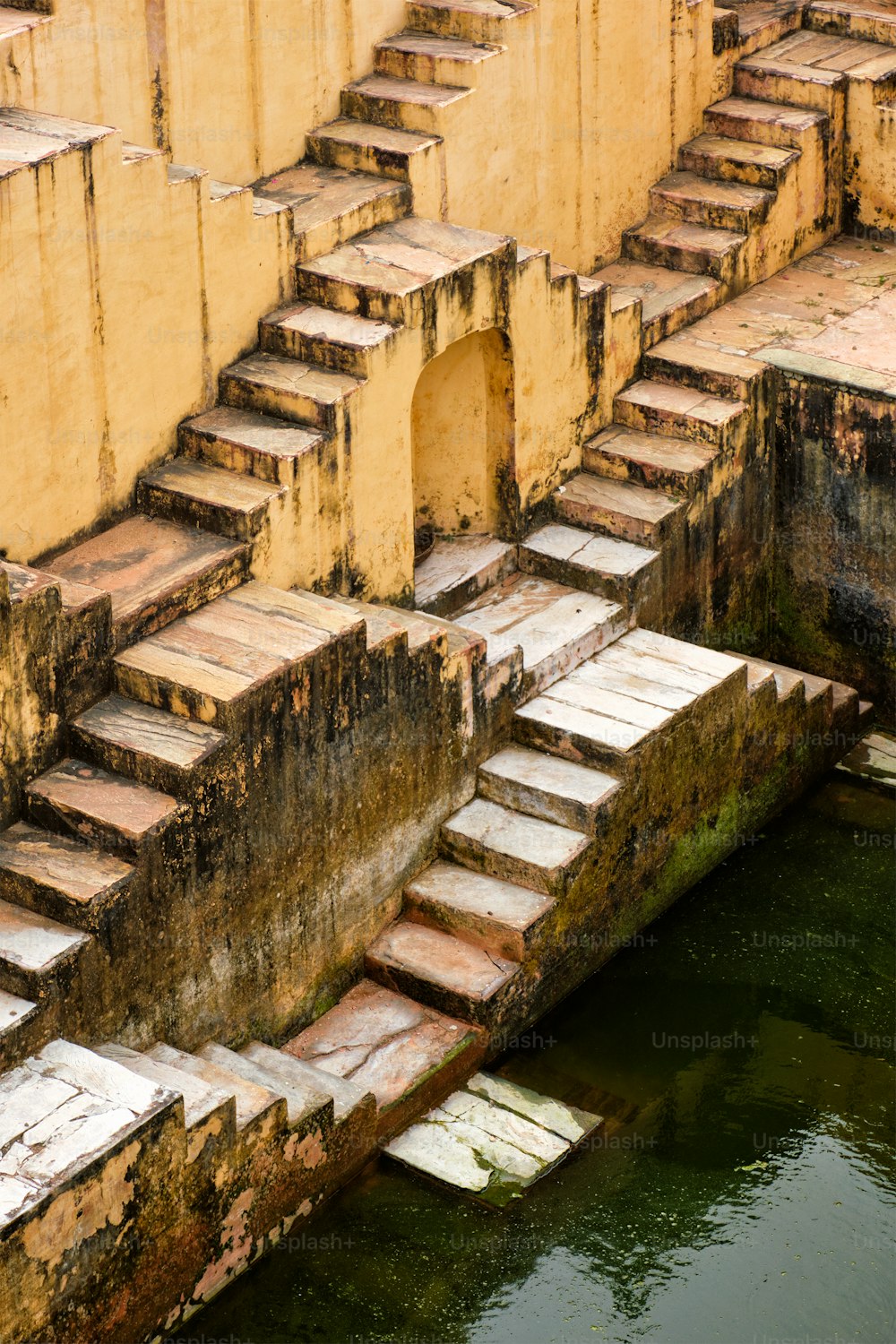 インド、ラージャスターン州ジャイプール、アンバーのパンナミーナカクンド階段井戸