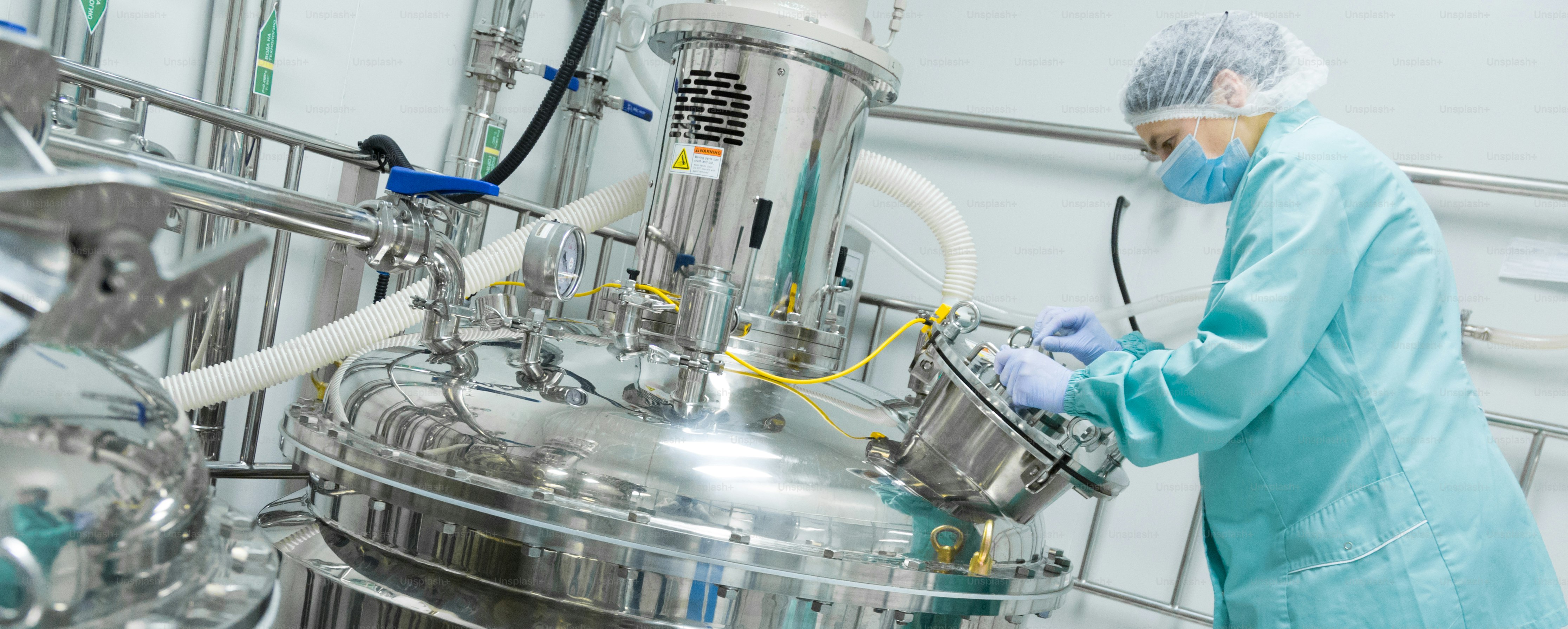 Técnico farmacéutico en ambiente estéril en la industria farmacéutica