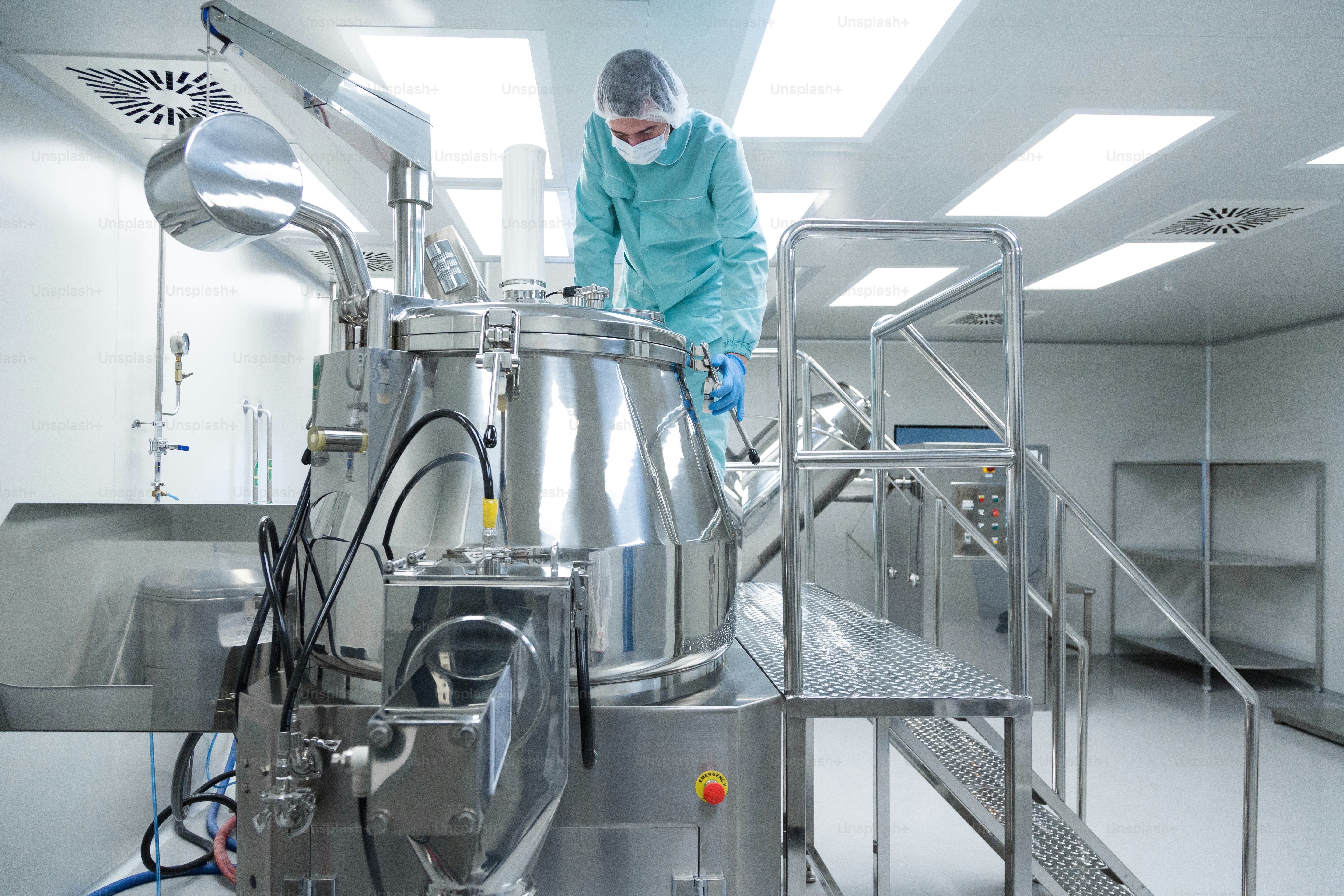 Técnico farmacéutico en ambiente estéril en la industria farmacéutica