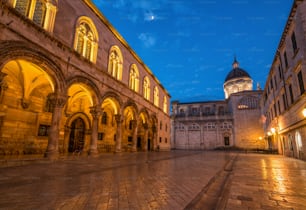 Catedral de Dubrovnik en el casco antiguo de Dubrovnik, Croacia - Destacado destino turístico de Croacia. El casco antiguo de Dubrovnik fue declarado Patrimonio de la Humanidad por la UNESCO en 1979.