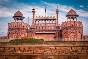 Porta di Lahori del forte rosso Lal Qila costruito nel 17 ° secolo dal re Mughal Shah Jahan Patrimonio dell'Umanità dell'UNESCO. Vecchia Delhi, India