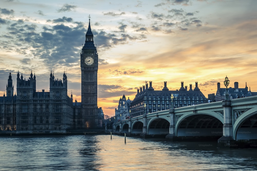 Big Ben e ponte di Westminster al tramonto, Londra, Regno Unito