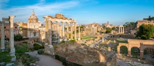 Foro Romano a Roma, Italia. Il Foro Romano fu costruito al tempo dell'Antica Roma come luogo di processioni trionfali ed elezioni. È famosa attrazione turistica di Roma, Italia.