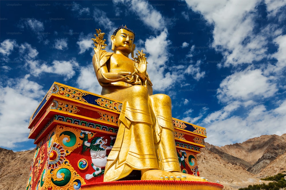 Estatua de Buda Maitreya en Likir gompa (monasterio), Ladakh, India