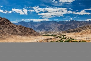 Vue de la vallée de l’Indus dans l’Himalaya près de Likir. Ladakh, Inde