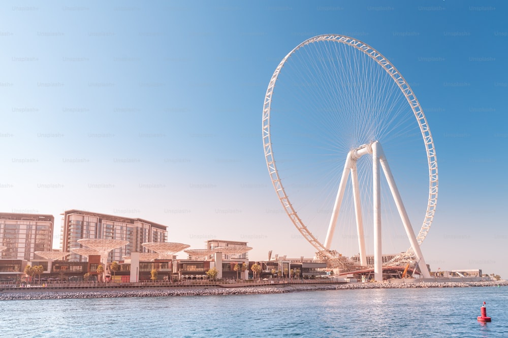 세계에서 가장 큰 페리스 휠 중 하나 - 아랍 에미리트의 아인 두바이. 여행 목적지 및 명소