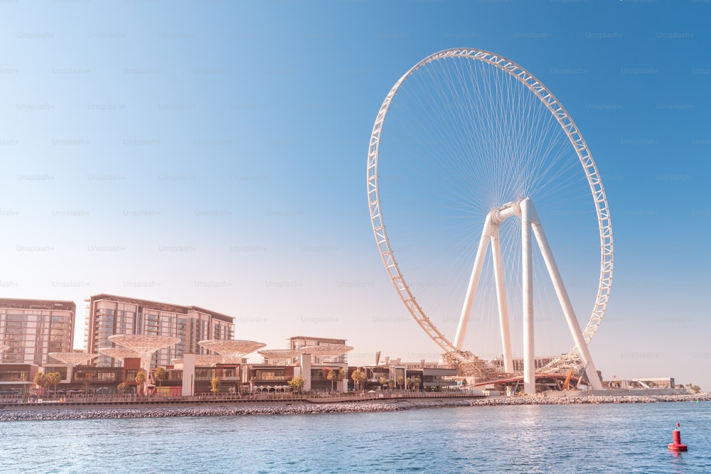 Una de las norias más grandes del mundo: Ain Dubai en los Emiratos Árabes Unidos. Destinos de viaje y atracciones