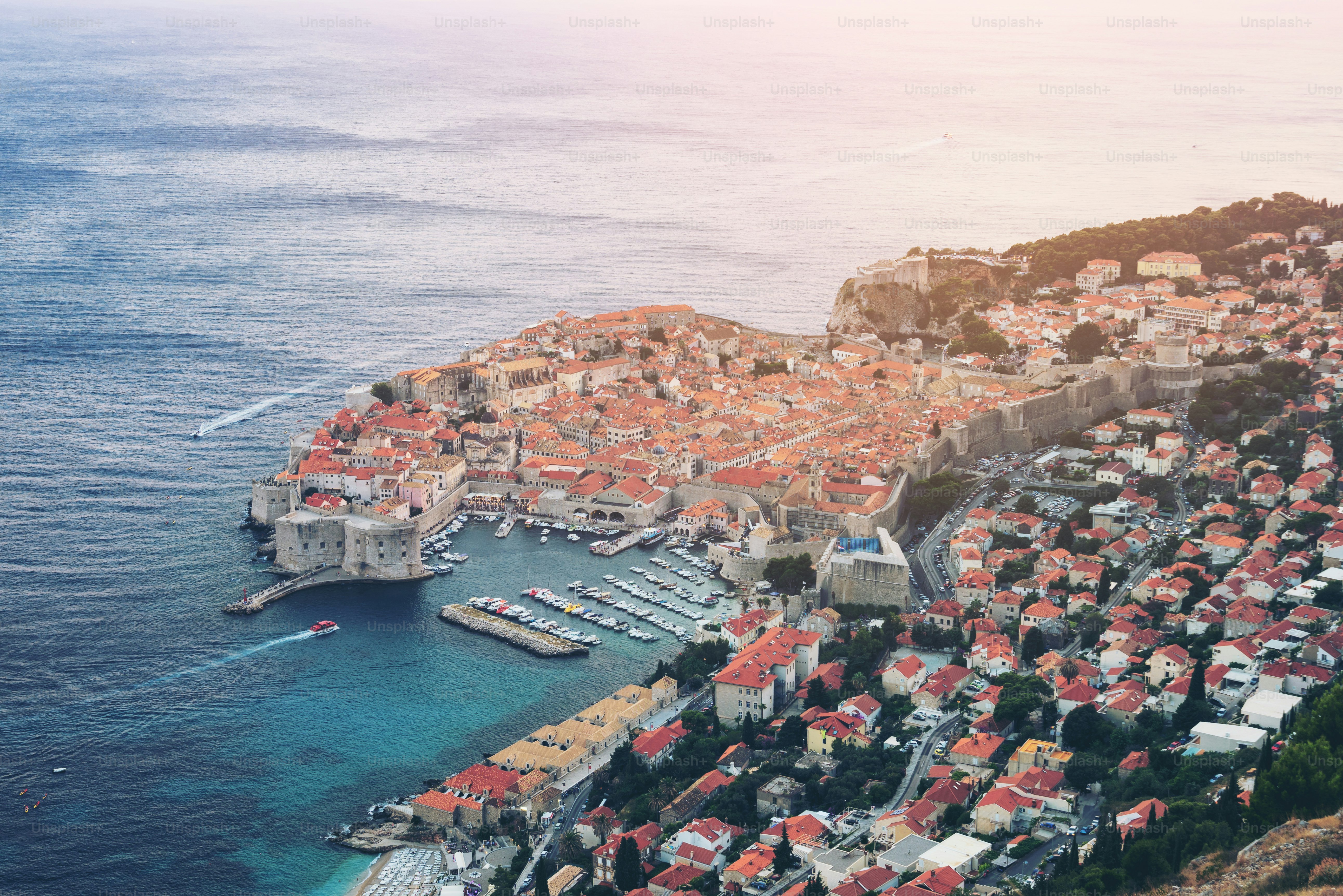Dubrovnik Altstadt an der Küste der Adria, Dalmatien, Kroatien - Prominentes Reiseziel von Kroatien. Die Altstadt von Dubrovnik wurde 1979 zum UNESCO-Weltkulturerbe erklärt.
