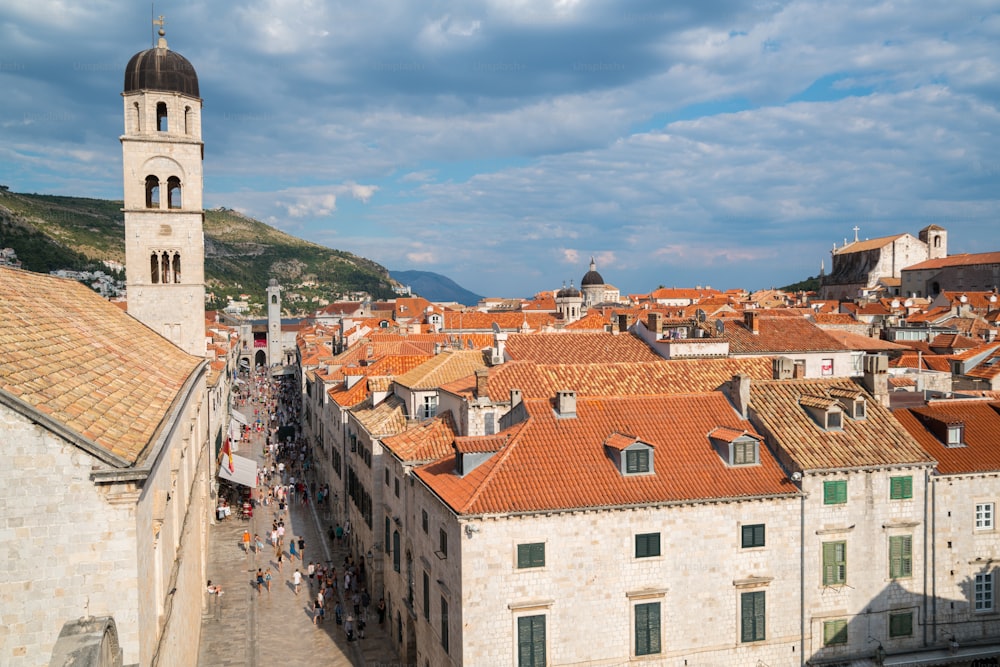 クロアチアのドゥブロヴニク旧市街のパノラマビュー - クロアチアの著名な旅行先。ドゥブロヴニク旧市街は1979年にユネスコの世界遺産に登録されました。
