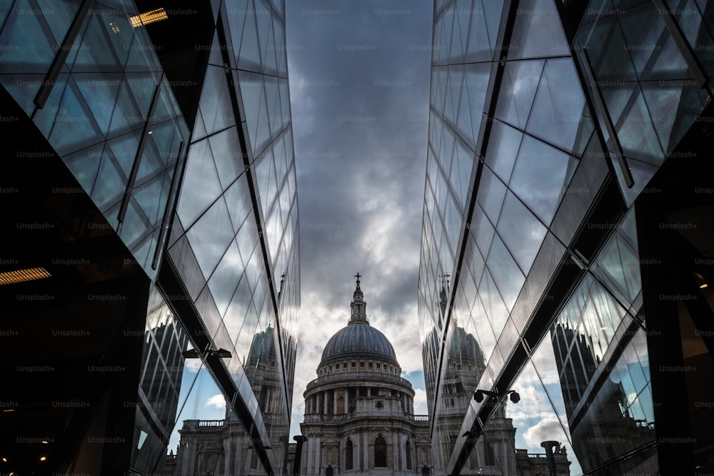 Side view of St. Paul’s Cathedral in London. Built after The Great Fire Of London of 1666, it is Christopher Wren’s masterpiece and one of the most touristic attractions in the city.