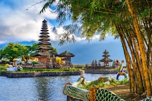 temple pura ulun danu bratan à Bali, en Indonésie.