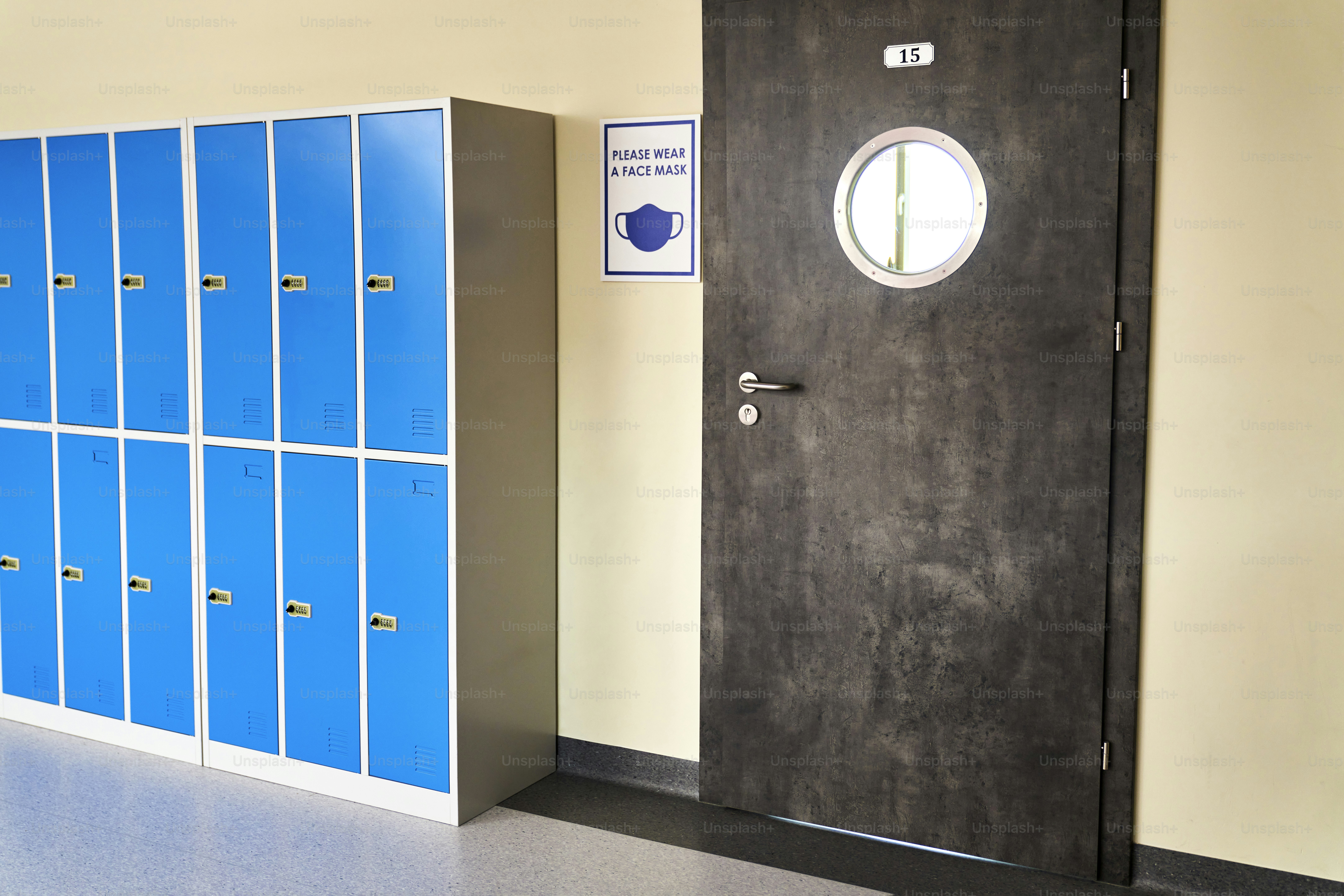 Corredor vazio durante a pandemia