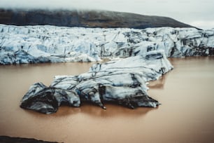 아이슬란드 바트나요쿨 국립공원에 있는 스비나펠스요쿨 빙하의 아름다운 풍경.