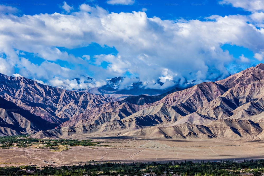 Vista del valle del Indo en el Himalaya. Ladakh, India