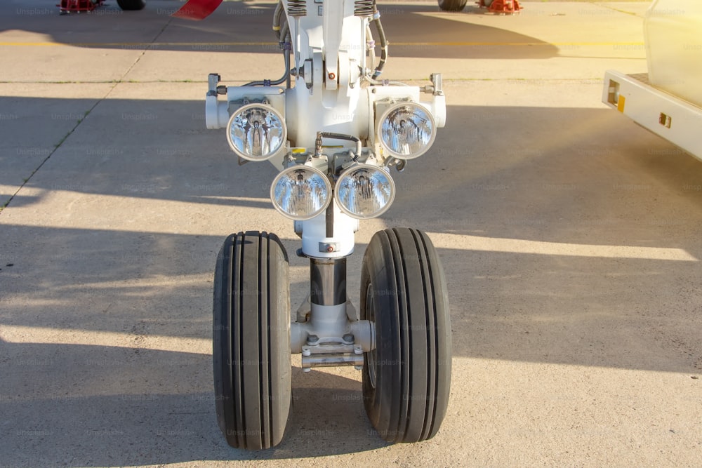 Front landing gear of a wide-body passenger airliner