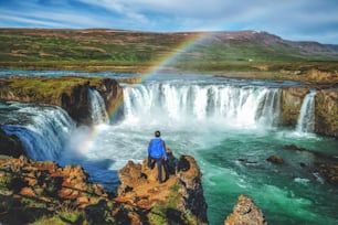 A Godafoss (em islandês: cachoeira dos deuses) é uma famosa cachoeira na Islândia. A paisagem de tirar o fôlego da cachoeira Godafoss atrai turistas para visitar a Região Nordeste da Islândia.