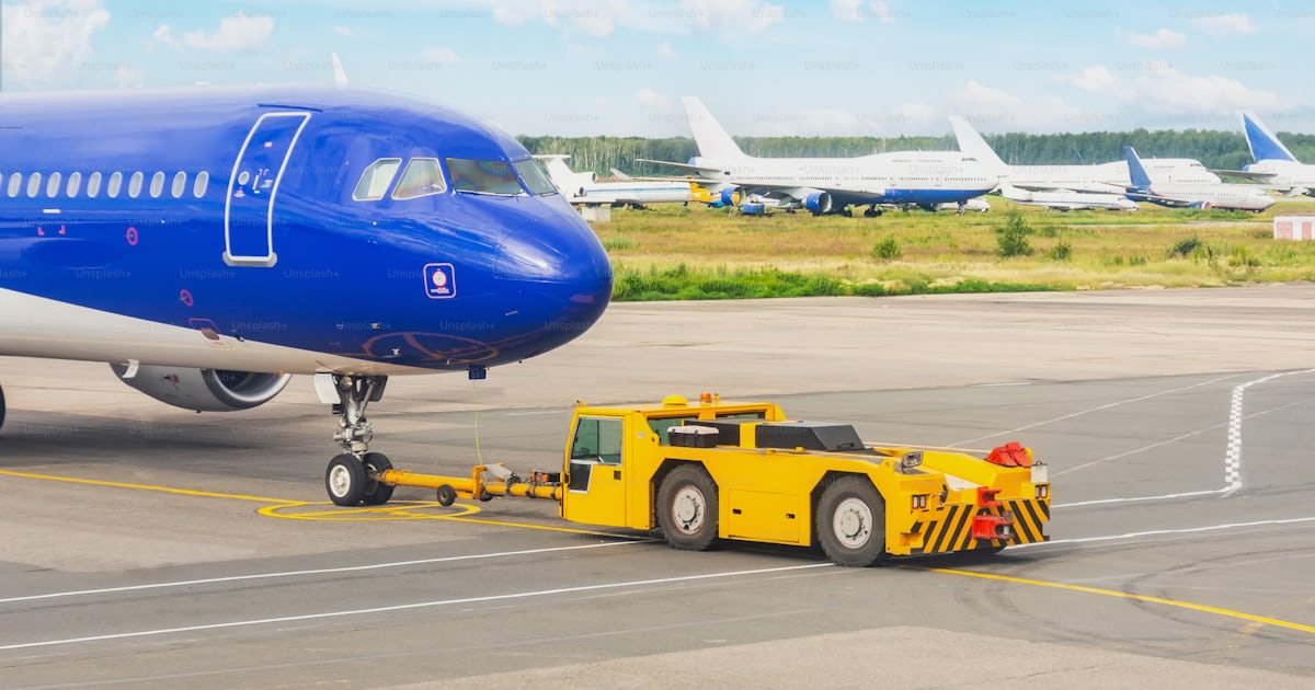Durchführung des Schleppens und Startens von Flugzeugtriebwerken vor ...