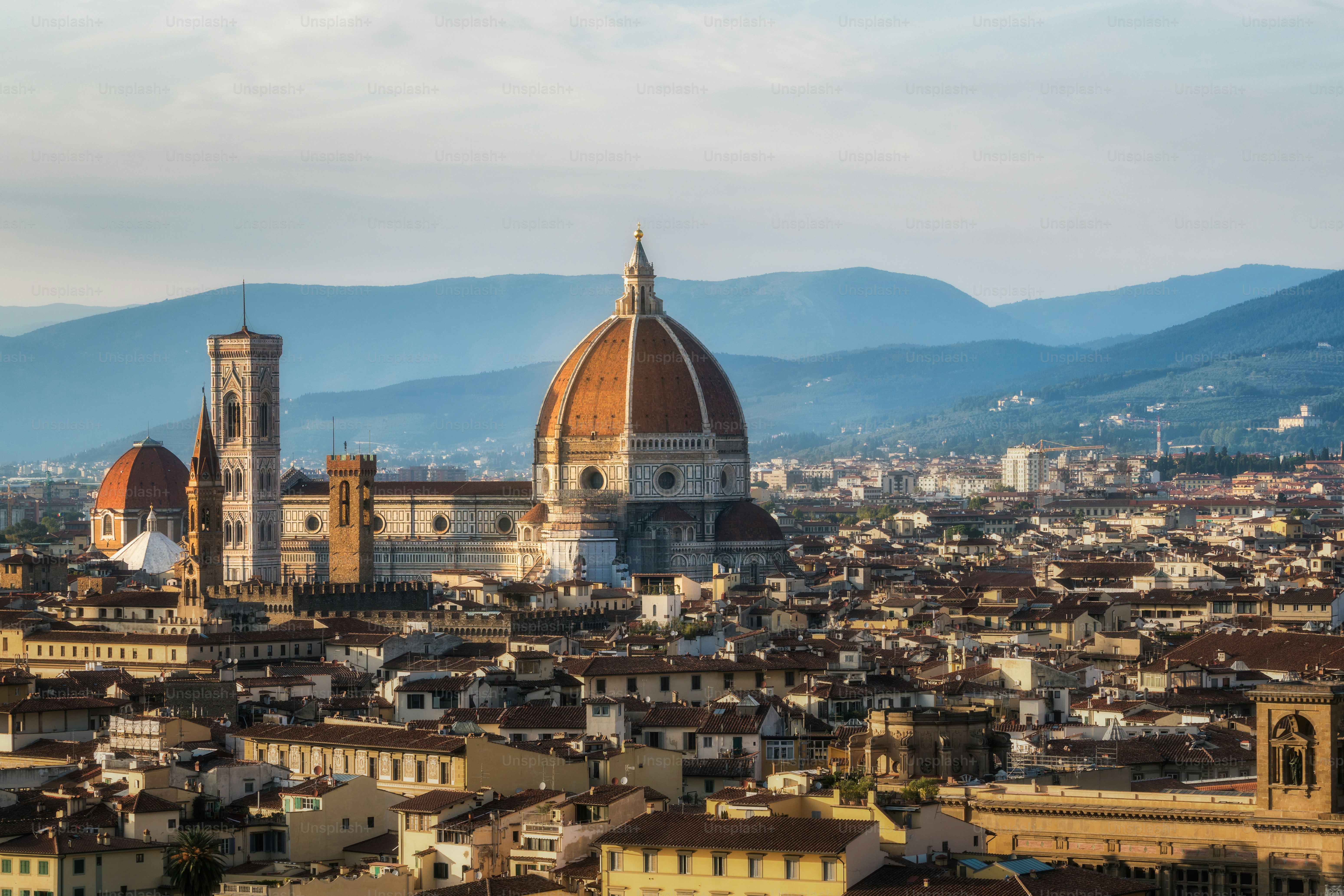 Cattedrale di Santa Maria del Fiore nel centro storico di Firenze, Italia con vista panoramica sulla città. Il Duomo di Firenze è la principale attrazione turistica della Toscana, in Italia.