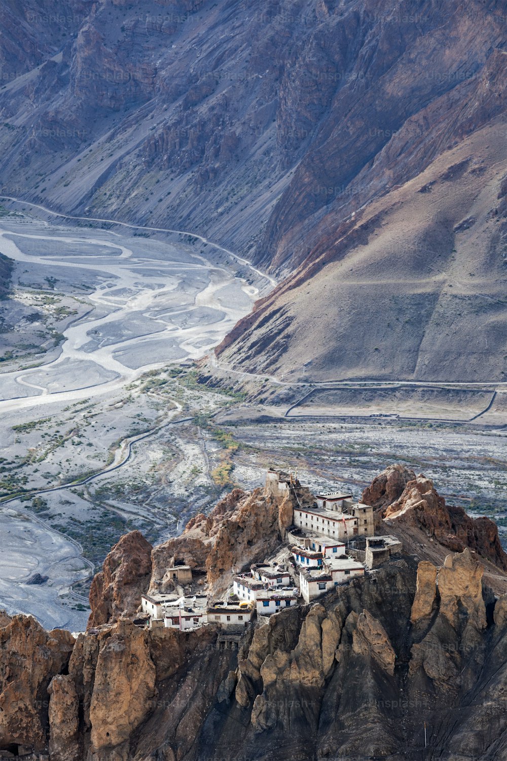 Dhankar Kloster thront auf einer Klippe im Himalaya. Dhankar, Spiti-Tal, Himachal Pradesh, Indien