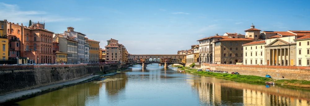 Florenz Ponte Vecchio Brücke und City Skyline in Italien. Florenz ist die Hauptstadt der Region Toskana in Mittelitalien. Florenz war das Zentrum des mittelalterlichen Handels Italiens und die reichsten Städte der vergangenen Ära.