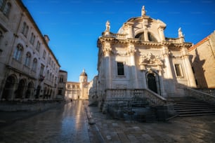 Igreja de Saint Blaise na cidade velha de Dubrovnik, Croácia - Destino de viagem proeminente da Croácia. A cidade velha de Dubrovnik foi listada como Patrimônio Mundial da UNESCO em 1979.