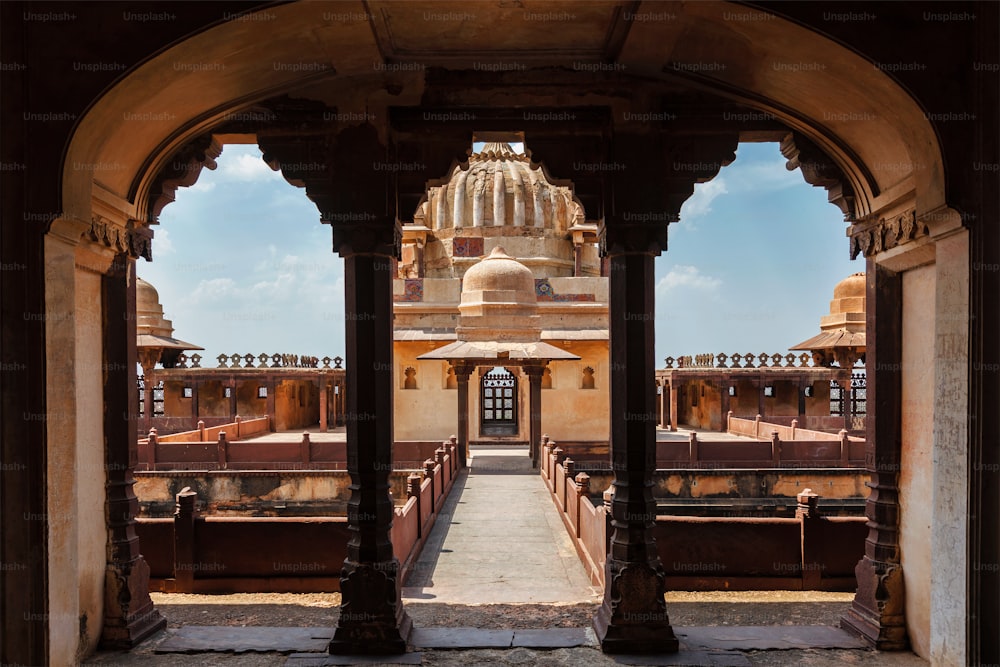 Palazzo Datia (chiamato anche Palazzo Satkhanda o Purana Mahal o Palazzo Vecchio). Datia, stato del Madhya Pradesh, India