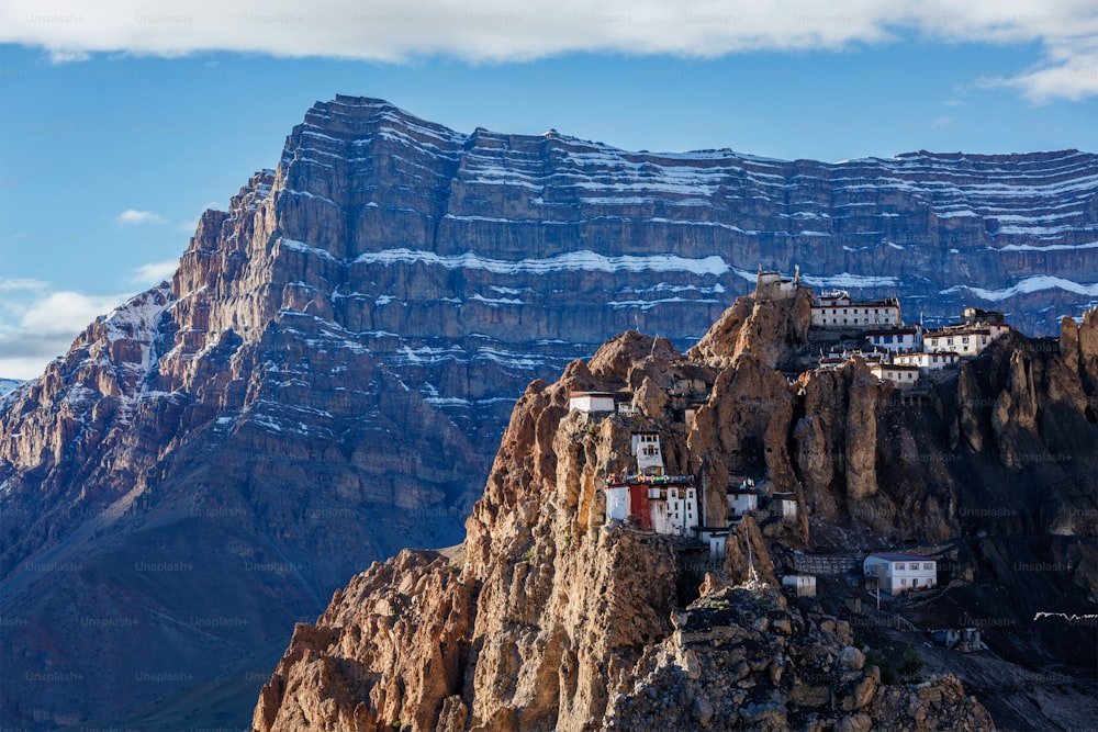Dhankar Kloster thront auf einer Klippe im Himalaya. Dhankar, Spiti-Tal, Himachal Pradesh, Indien