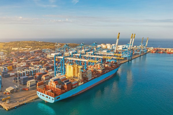 Shipping containers and port logistics