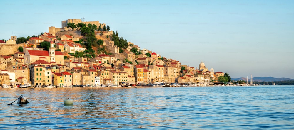 Die Altstadt von Sibenik in Dalmatien, Kroatien ist das berühmte Touristenziel Kroatiens.